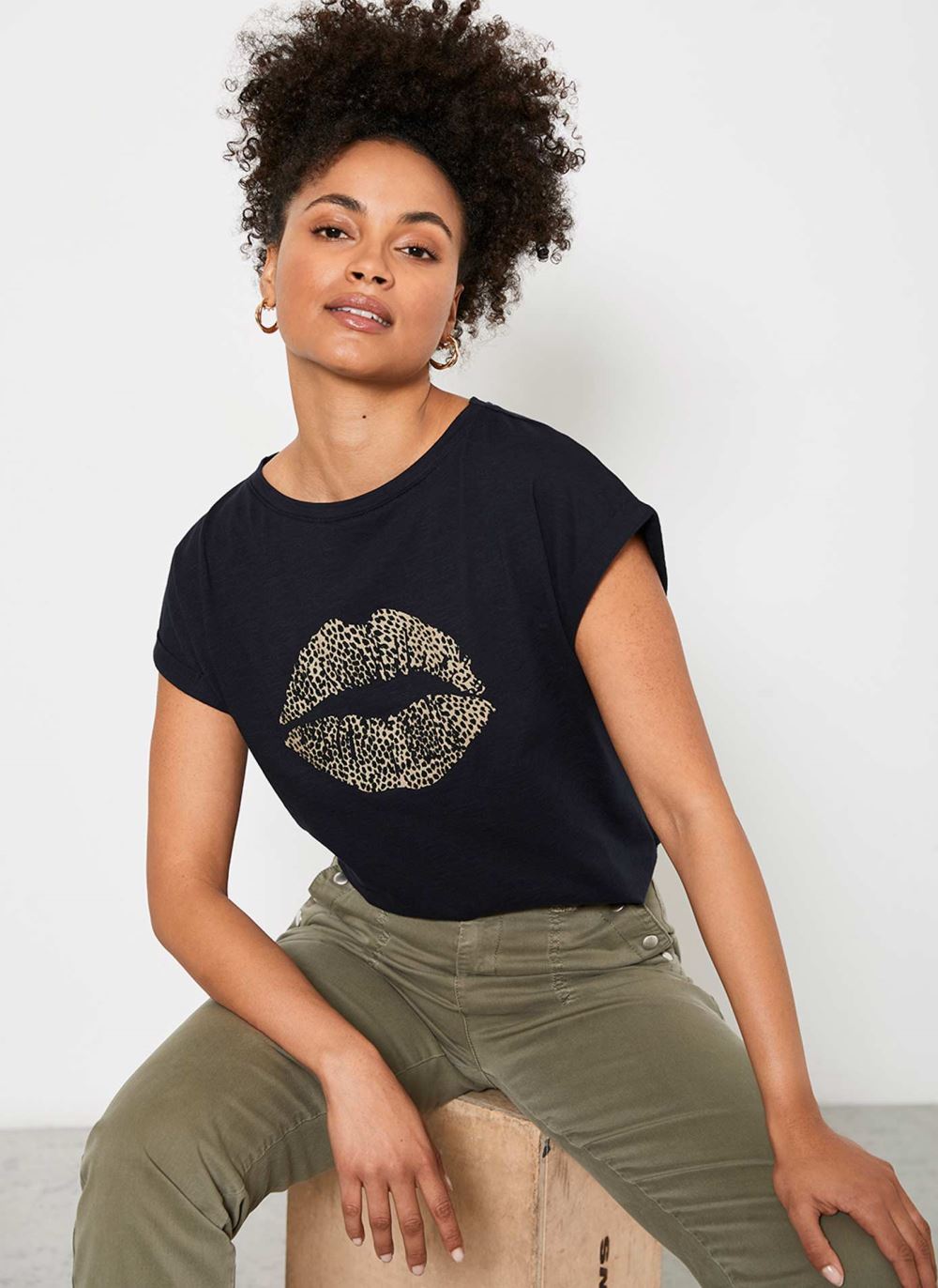 Black Bead Lips Print T-Shirt